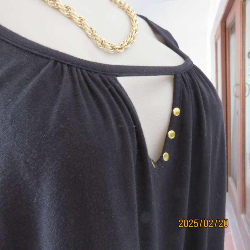 Fabulous GRATITUTE naked shoulder with 3 studded bands black top. Peephole on front. As new cond.