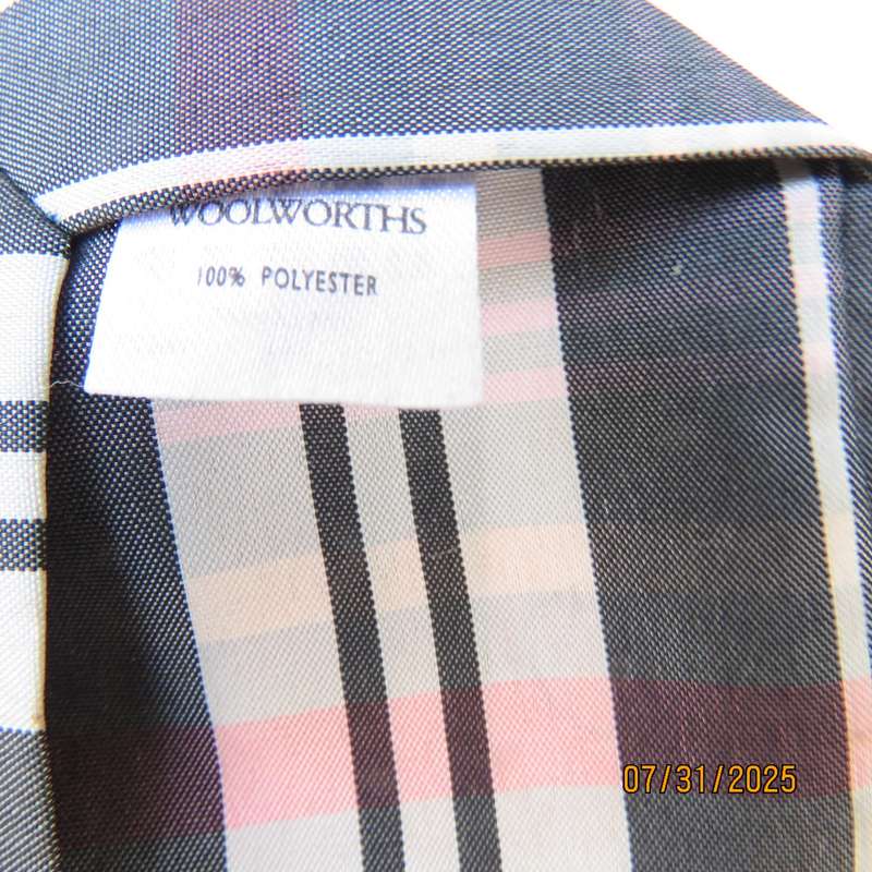EXACT white tailored long sleeve men's shirt size medium with free neck tie.