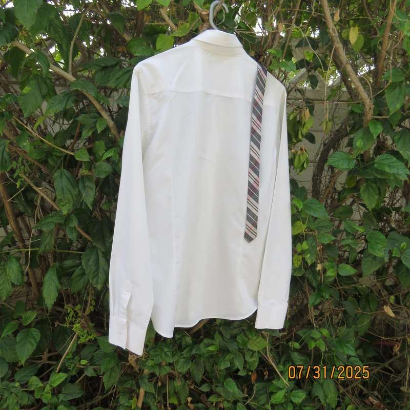 EXACT white tailored long sleeve men's shirt size medium with free neck tie.
