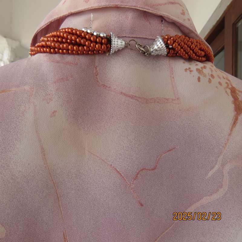 LOLLA'S cool sleeveless polyester button down top. Open collar. Size 40. In pinks with graphic print