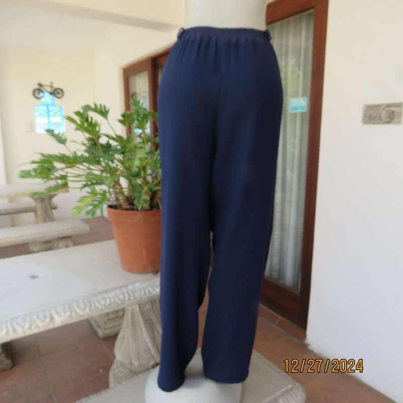 Fabulous easy to wear navy textured polyester WOOLWORTHS pants.Pleated front/elastic back.Size 40/42