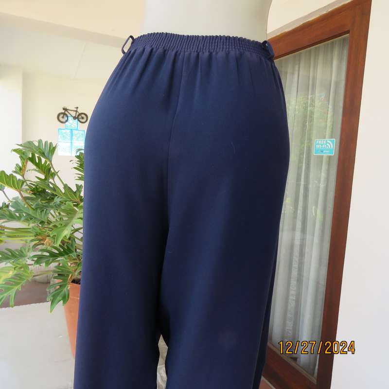 Fabulous easy to wear navy textured polyester WOOLWORTHS pants.Pleated front/elastic back.Size 40/42