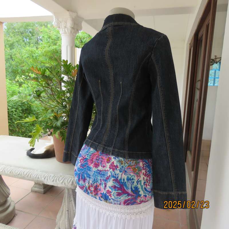 Beautiful tailored blue denim long sleeve jacket size 30. Polycotton stretch. Slit pockets.As new.