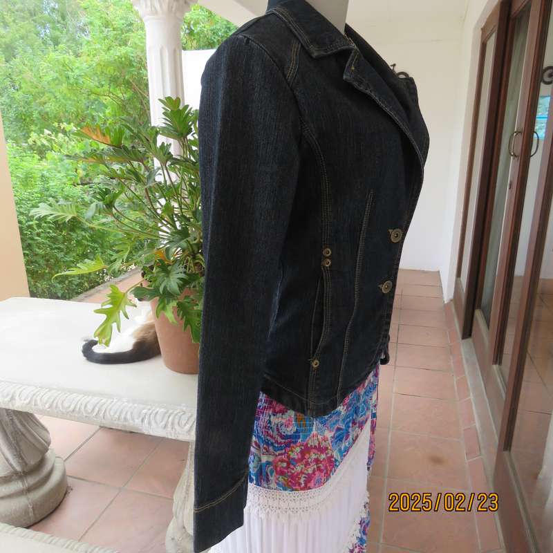 Beautiful tailored blue denim long sleeve jacket size 30. Polycotton stretch. Slit pockets.As new.