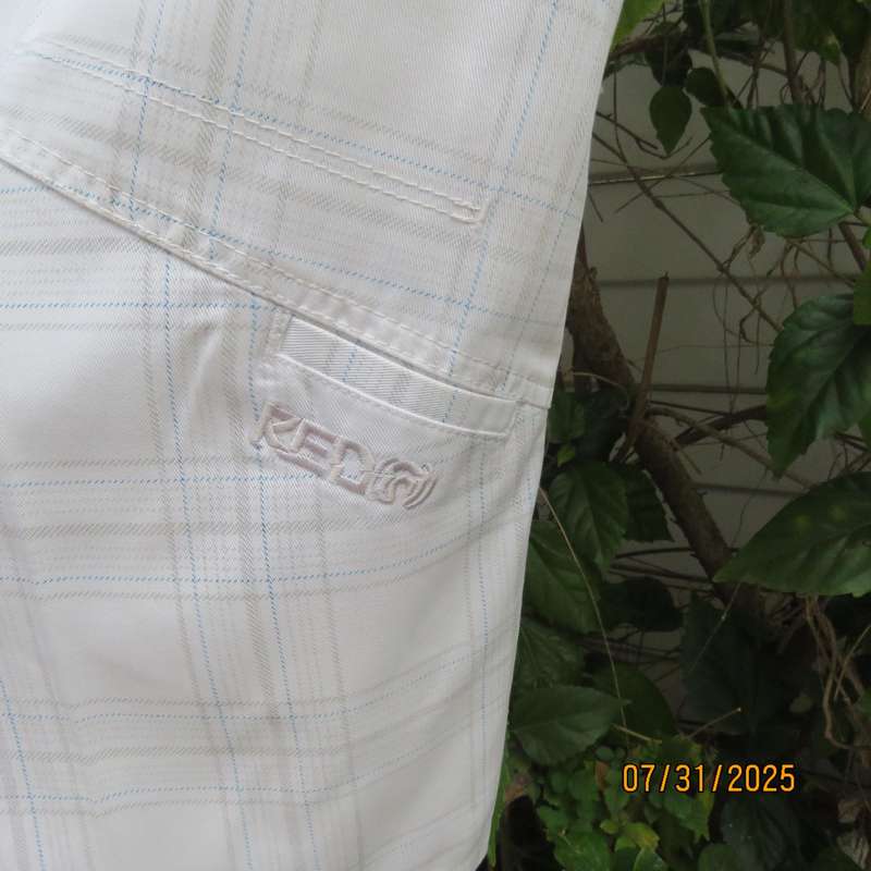 RED men's white size 36 shorts with grey-blue check. Pockets back-sides.