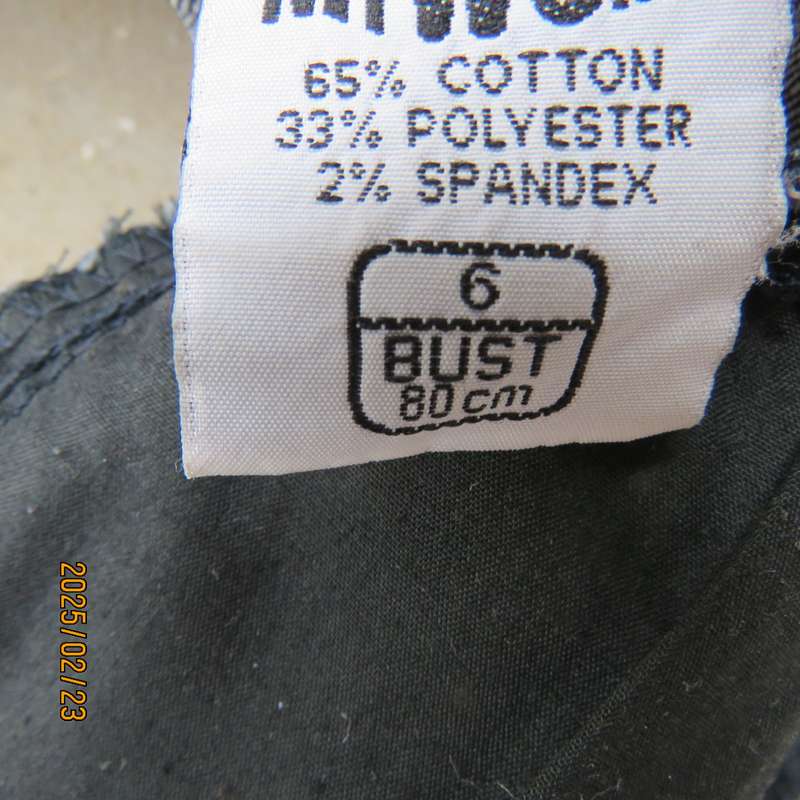 Beautiful tailored blue denim long sleeve jacket size 30. Polycotton stretch. Slit pockets.As new.