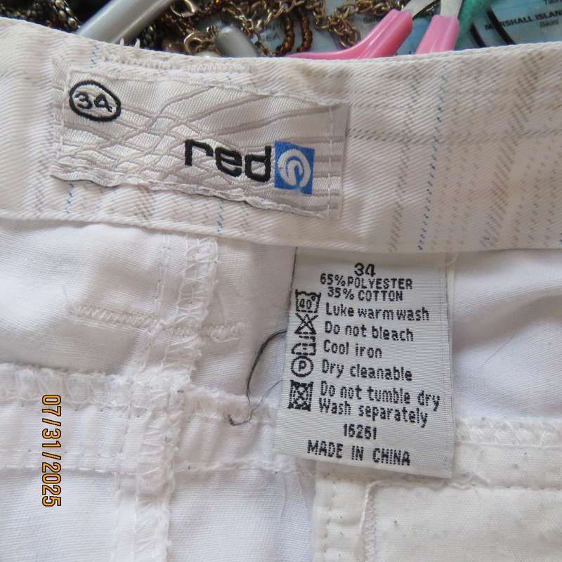 RED men's white size 36 shorts with grey-blue check. Pockets back-sides.