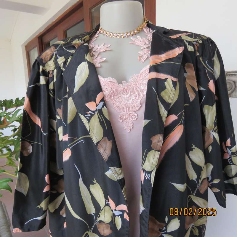 STEFFI black silky polyester loose hanging jacket with print. Padded shoulders.Size 44-46