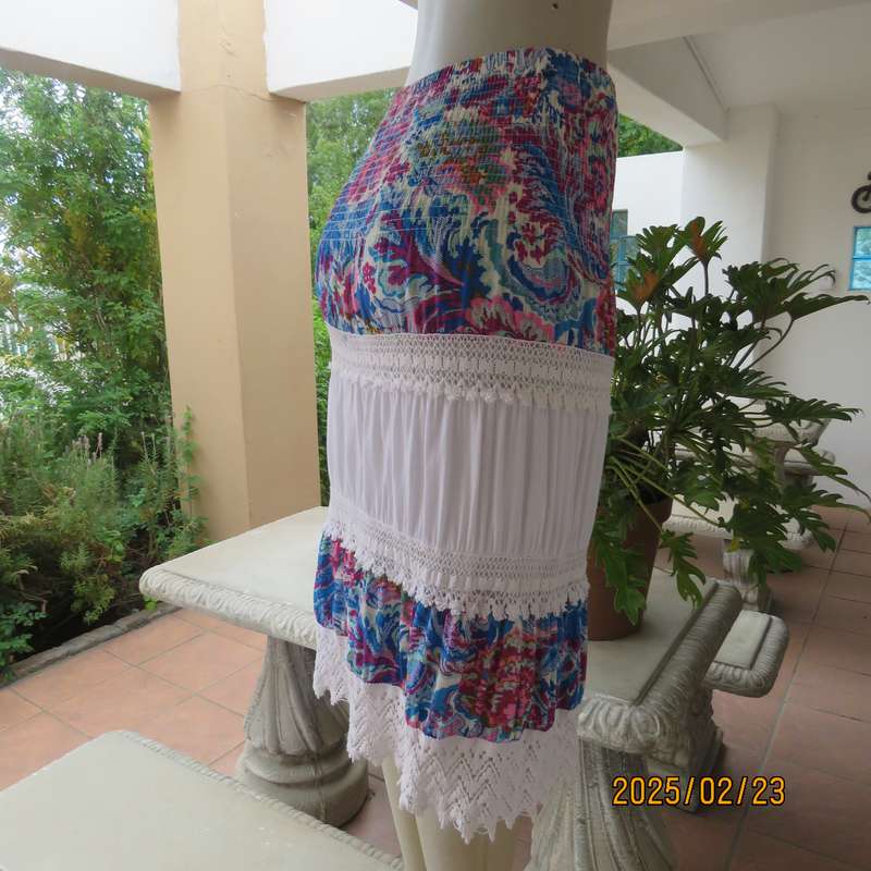 Charming tiered skirt with extra wide elasticated waist-hipline. Size 34. Bo-ho pink-blue patterned.