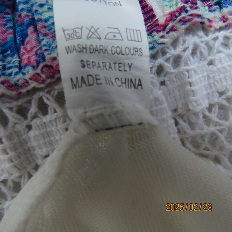 Charming tiered skirt with extra wide elasticated waist-hipline. Size 34. Bo-ho pink-blue patterned.