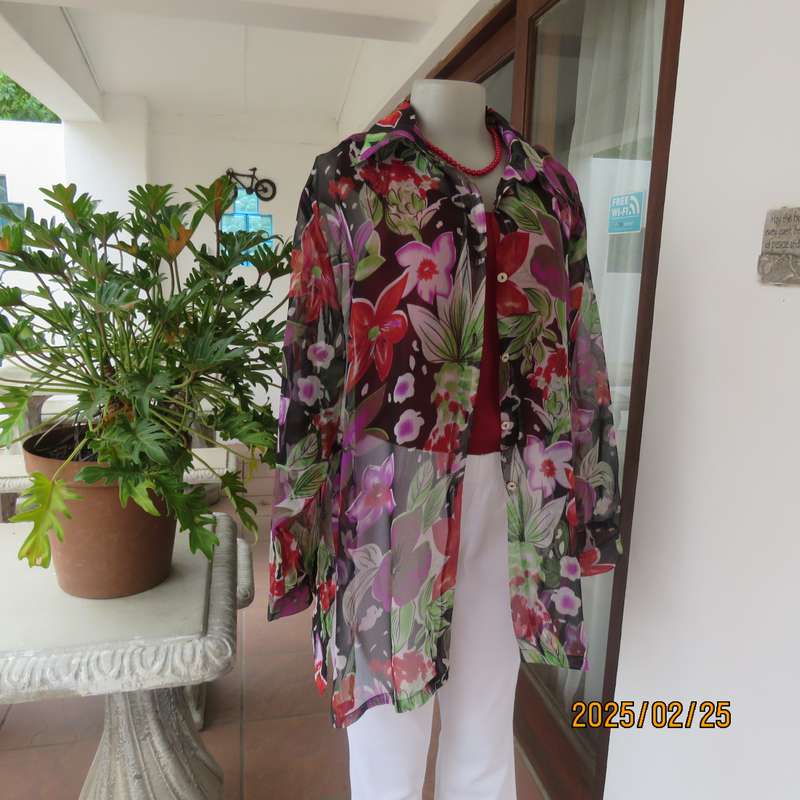 LOUNISA German brand long sleeve sheer polyester colourful floral top. Button down.Size 40-42.As new