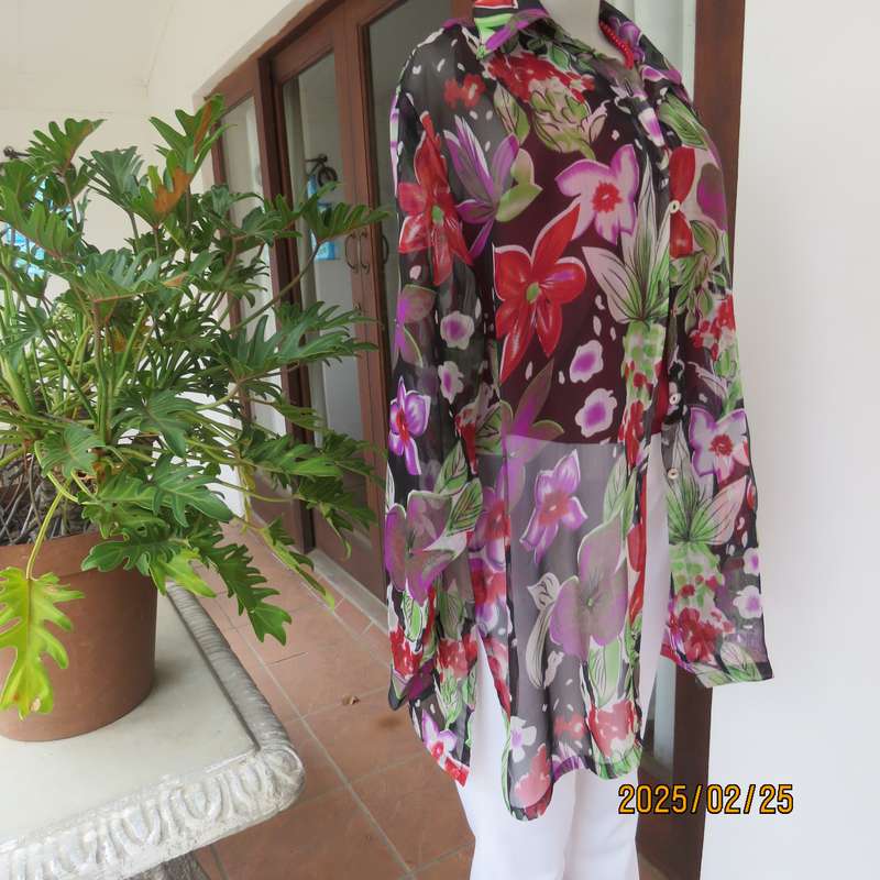 LOUNISA German brand long sleeve sheer polyester colourful floral top. Button down.Size 40-42.As new