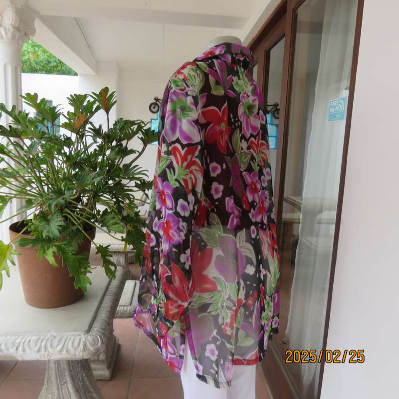 LOUNISA German brand long sleeve sheer polyester colourful floral top. Button down.Size 40-42.As new
