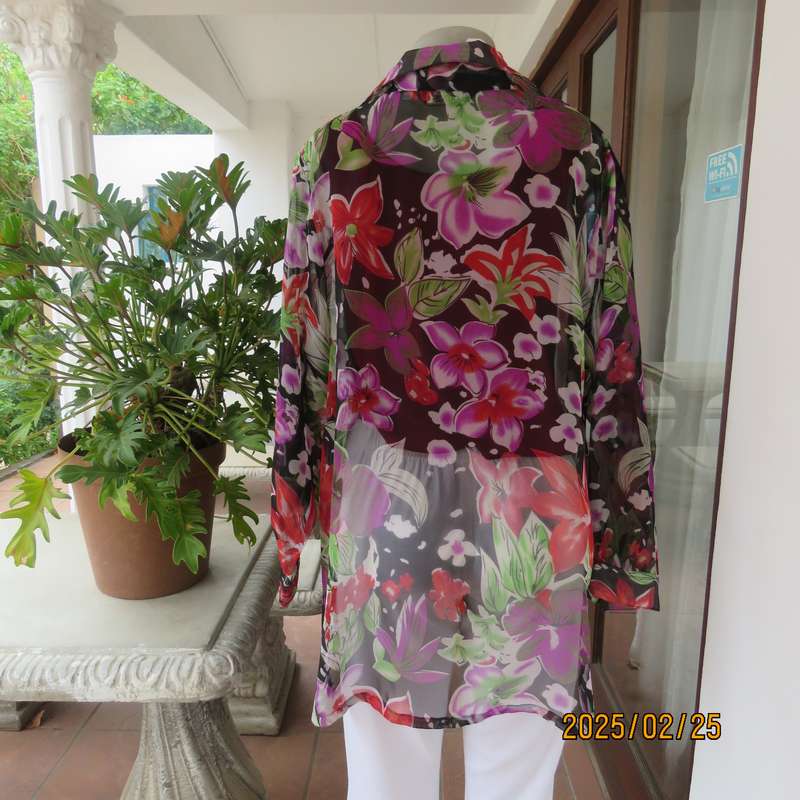 LOUNISA German brand long sleeve sheer polyester colourful floral top. Button down.Size 40-42.As new