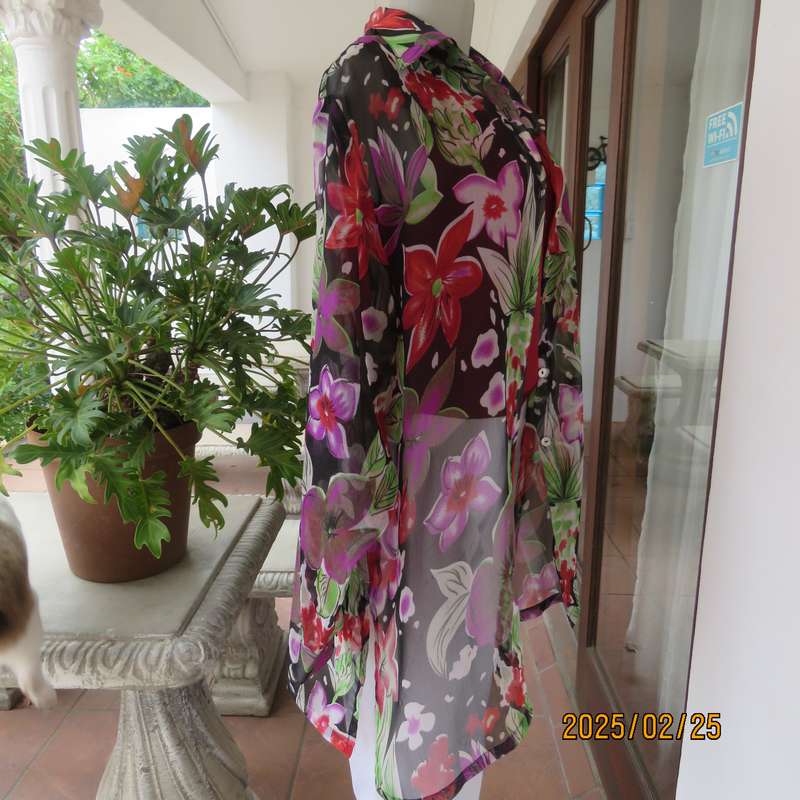LOUNISA German brand long sleeve sheer polyester colourful floral top. Button down.Size 40-42.As new