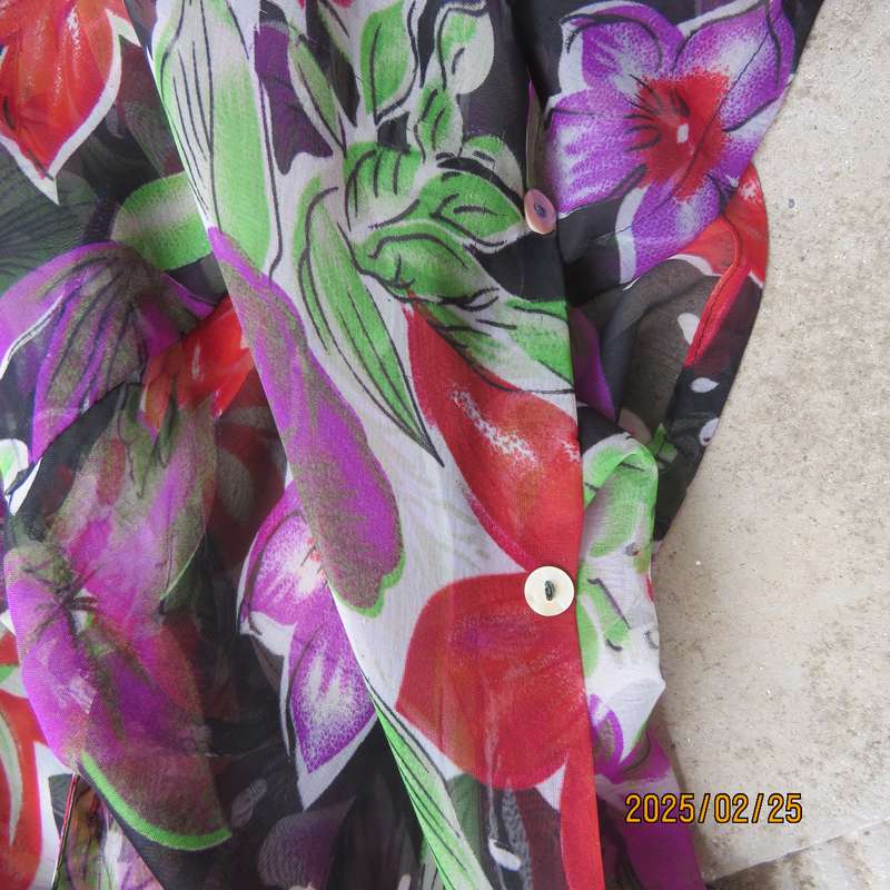 LOUNISA German brand long sleeve sheer polyester colourful floral top. Button down.Size 40-42.As new