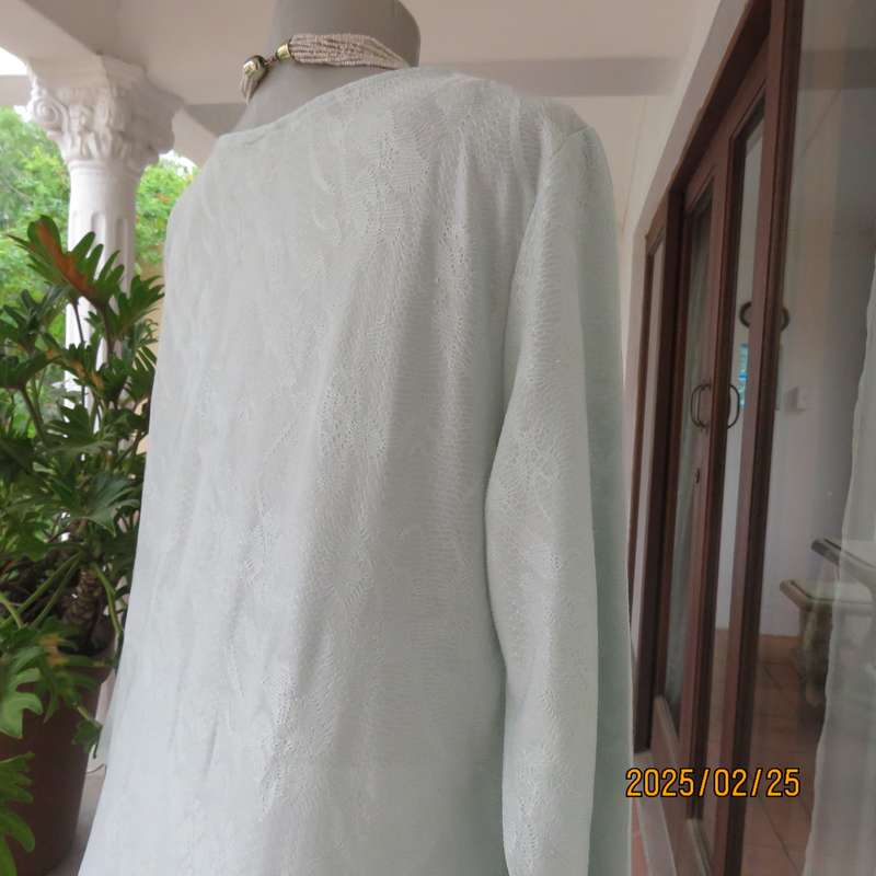 Fabulous pale mint green EXACT size 40 long sleeve slip over top in stretch textured polyester.