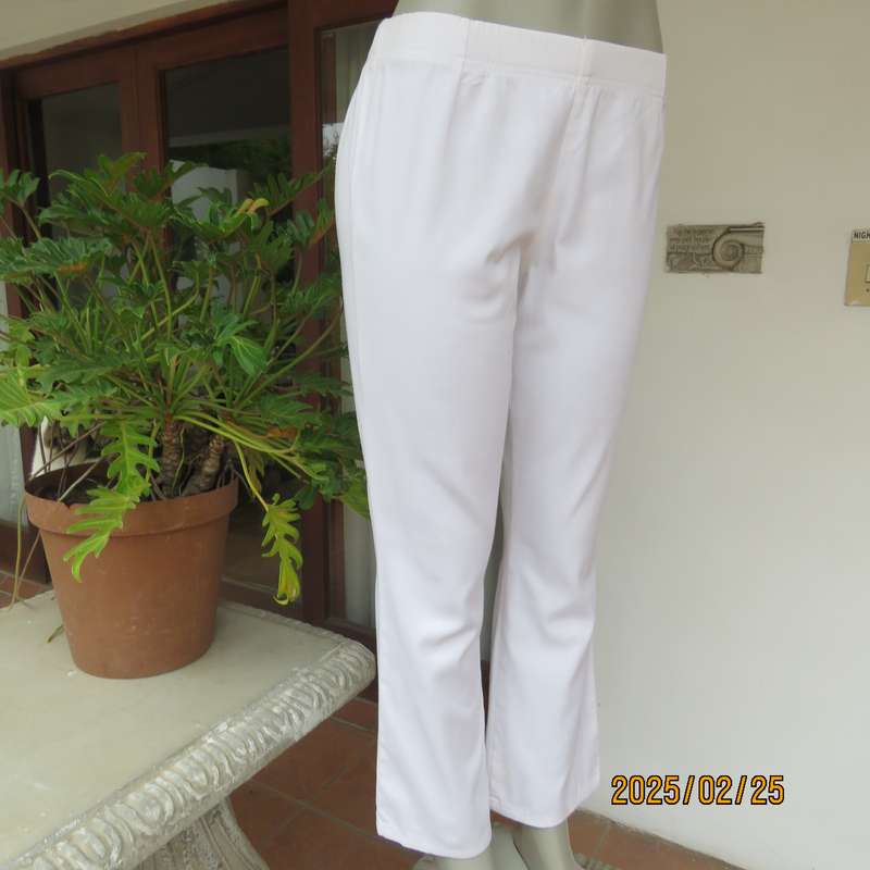 WOOLWORTHS white comfy cotton stretch bootlegged pants. Size 34. Elasticated waist. As new cond.