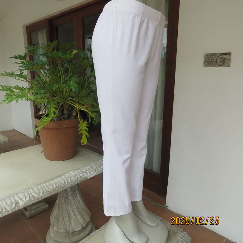 WOOLWORTHS white comfy cotton stretch bootlegged pants. Size 34. Elasticated waist. As new cond.