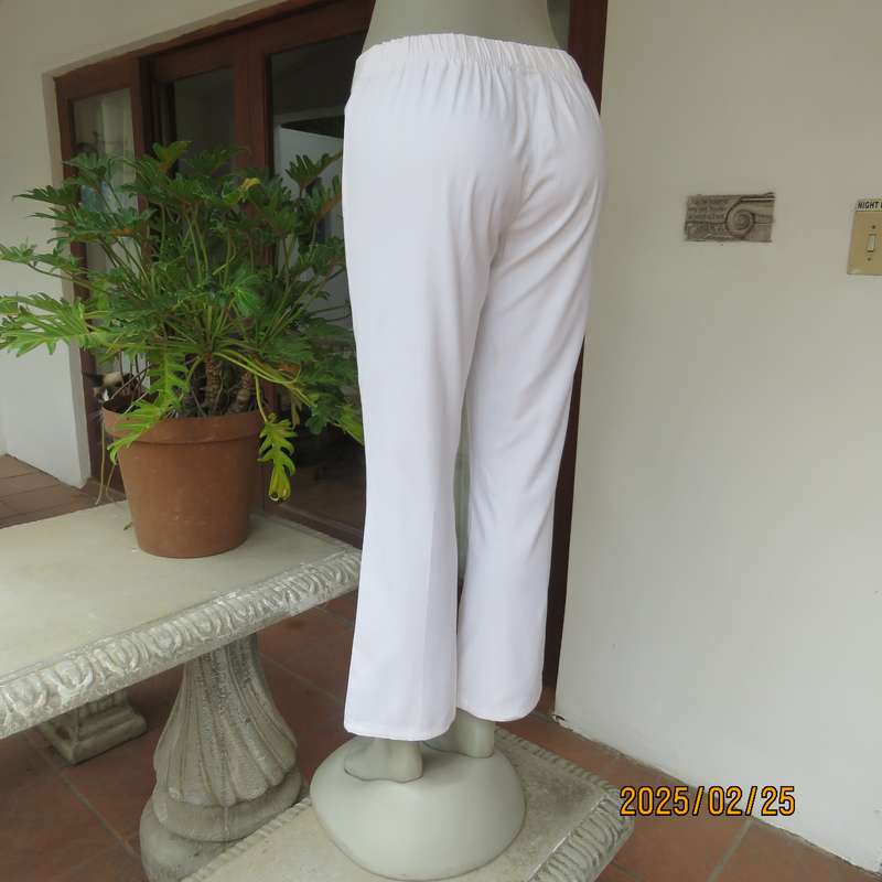 WOOLWORTHS white comfy cotton stretch bootlegged pants. Size 34. Elasticated waist. As new cond.