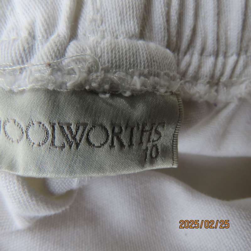 WOOLWORTHS white comfy cotton stretch bootlegged pants. Size 34. Elasticated waist. As new cond.