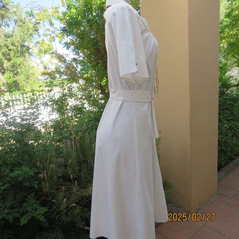 Vintage white 100% cotton shirt style button down dress. Round front gathered yoke. Size 36. Belt.