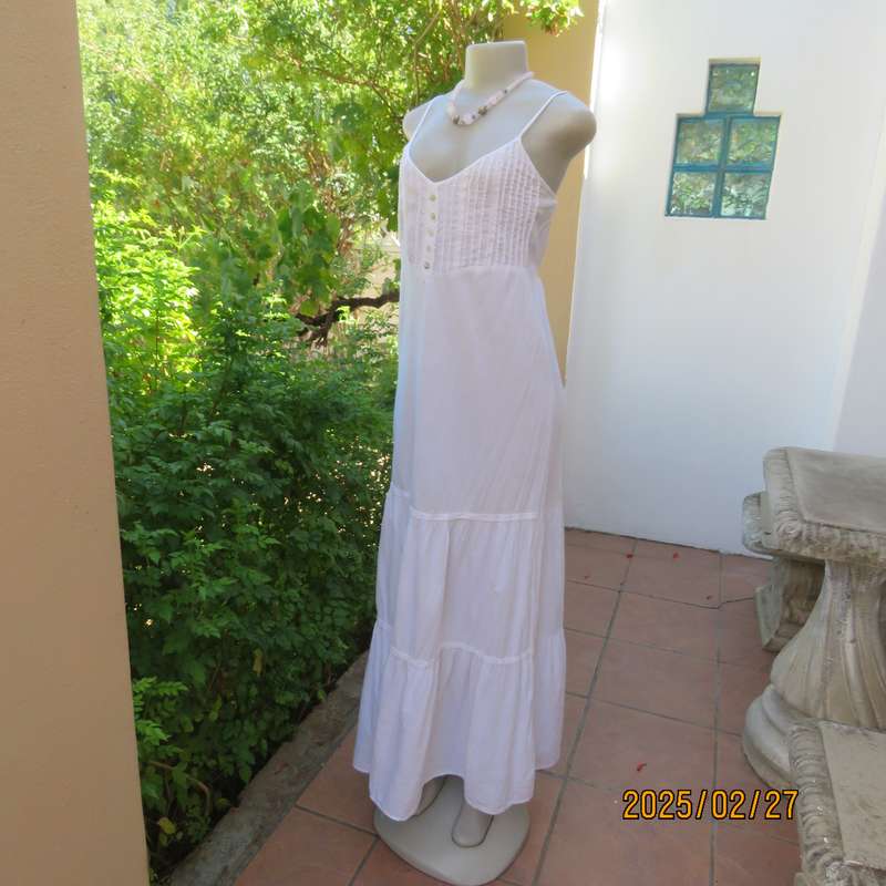 Fabulous white slightly creased cotton maxi dress by FRESH PRODUCE. Large 38 to 40. Strappy top.