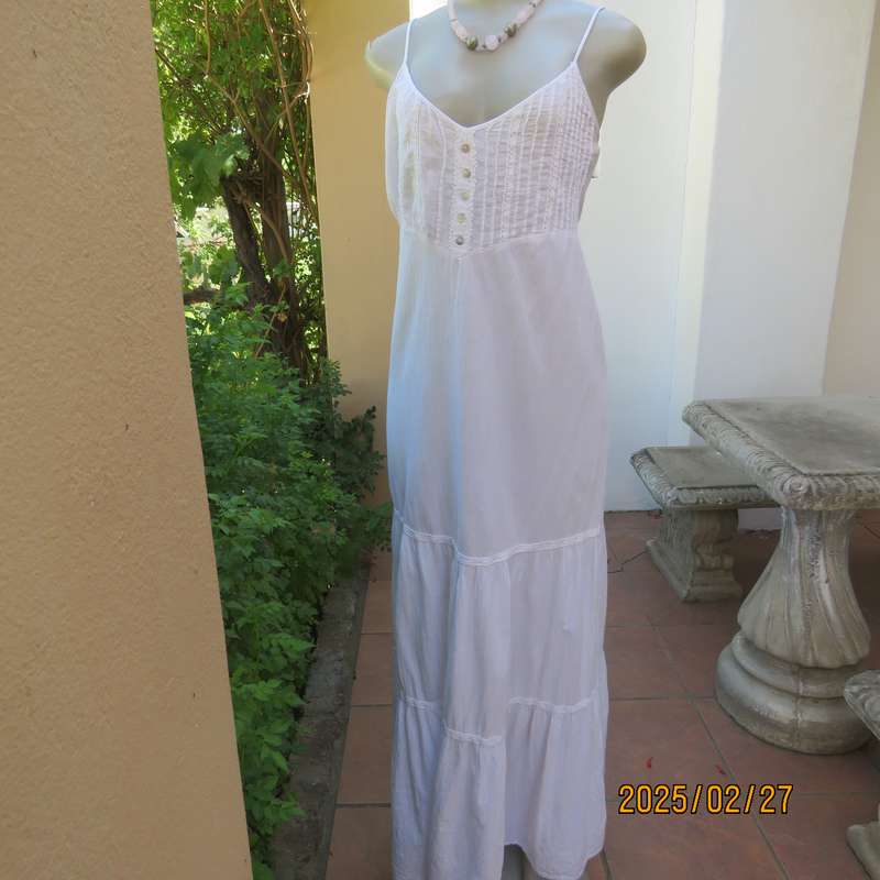 Fabulous white slightly creased cotton maxi dress by FRESH PRODUCE. Large 38 to 40. Strappy top.