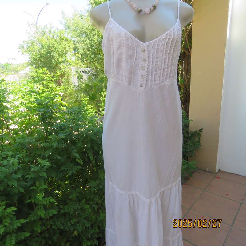Fabulous white slightly creased cotton maxi dress by FRESH PRODUCE. Large 38 to 40. Strappy top.