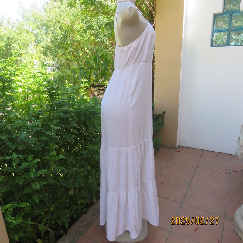 Fabulous white slightly creased cotton maxi dress by FRESH PRODUCE. Large 38 to 40. Strappy top.