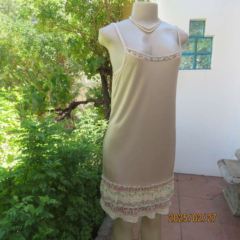 DREA my MINX amazing cream silky poly-nylon nighty. Adjustable straps. Patterned frills. Size 34.