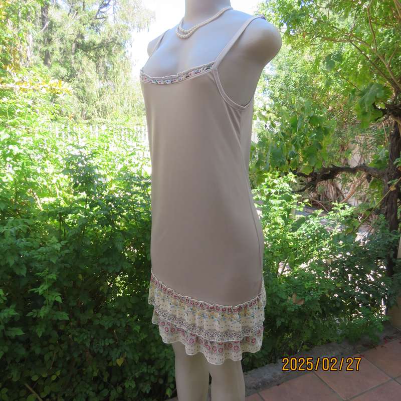 DREA my MINX amazing cream silky poly-nylon nighty. Adjustable straps. Patterned frills. Size 34.
