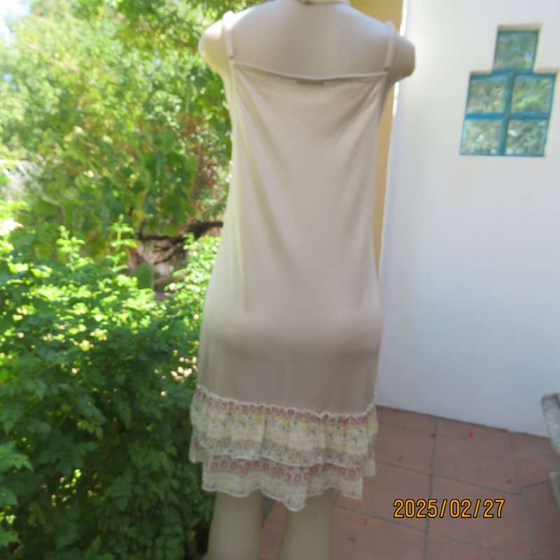 DREA my MINX amazing cream silky poly-nylon nighty. Adjustable straps. Patterned frills. Size 34.