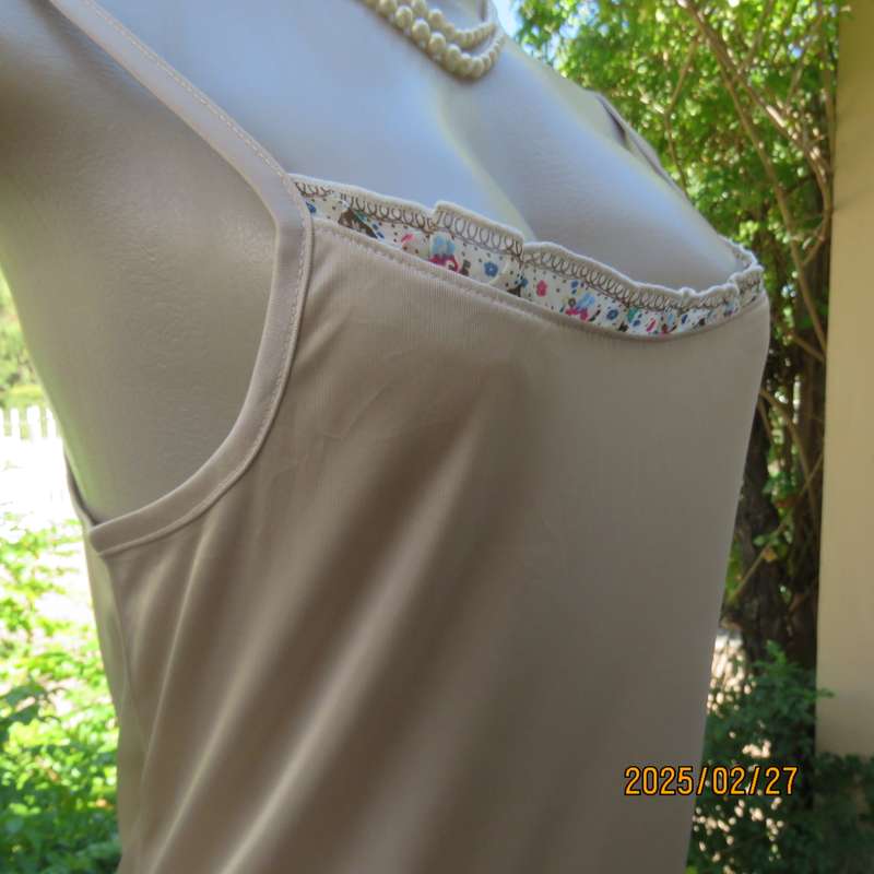 DREA my MINX amazing cream silky poly-nylon nighty. Adjustable straps. Patterned frills. Size 34.