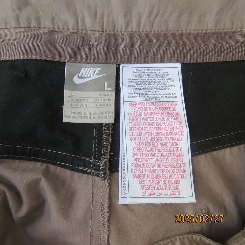 NIKE ecru colour cropped polycotton pants size 40. Side - back pockets. Drawstring waist - leg hems.