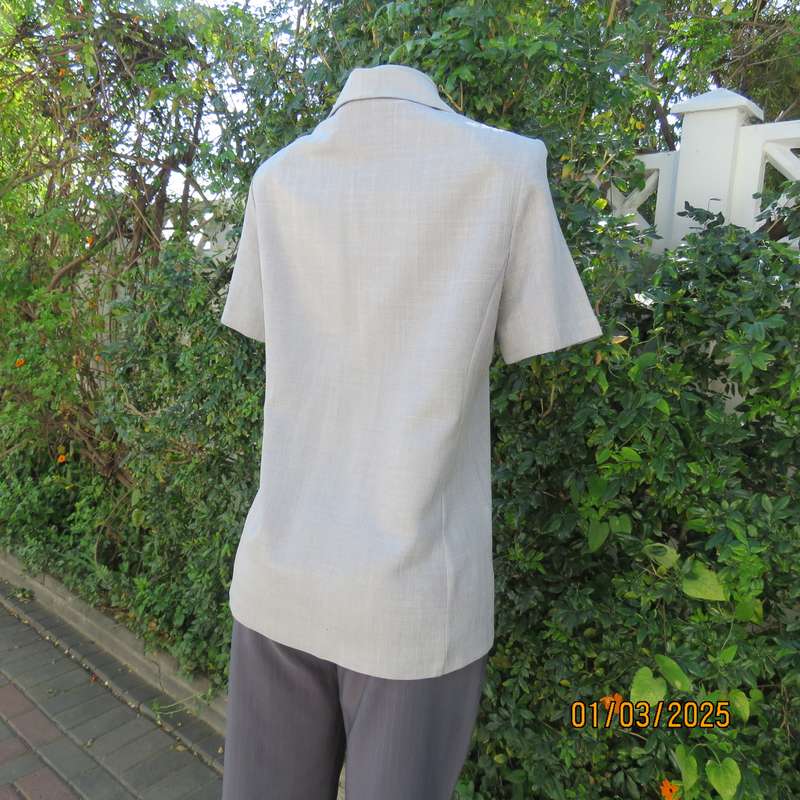 Silver grey mottled polyester short sleeve tailored jacket by NEW ERA size 34. Yoked front. As new