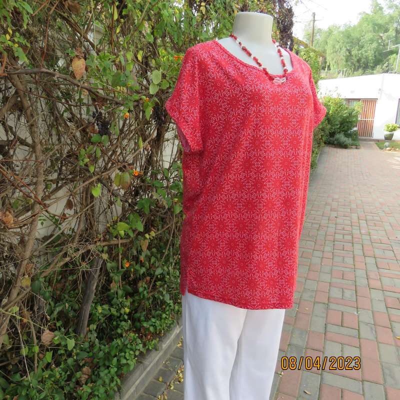 Red and white soft stretch polyester slip over top with tiny cut-on sleeves. Size 40
