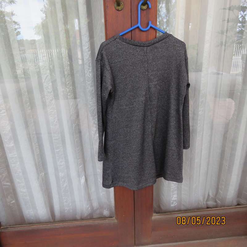 FRIENDS Inc. grey mottled long sleeve dress with 5 silver stars. Girl 9 to 10 years.