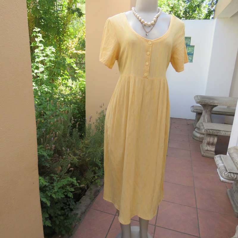 Easy to wear vanilla yellow textured creased polycotton ankle length size 36 dress. Very good cond.