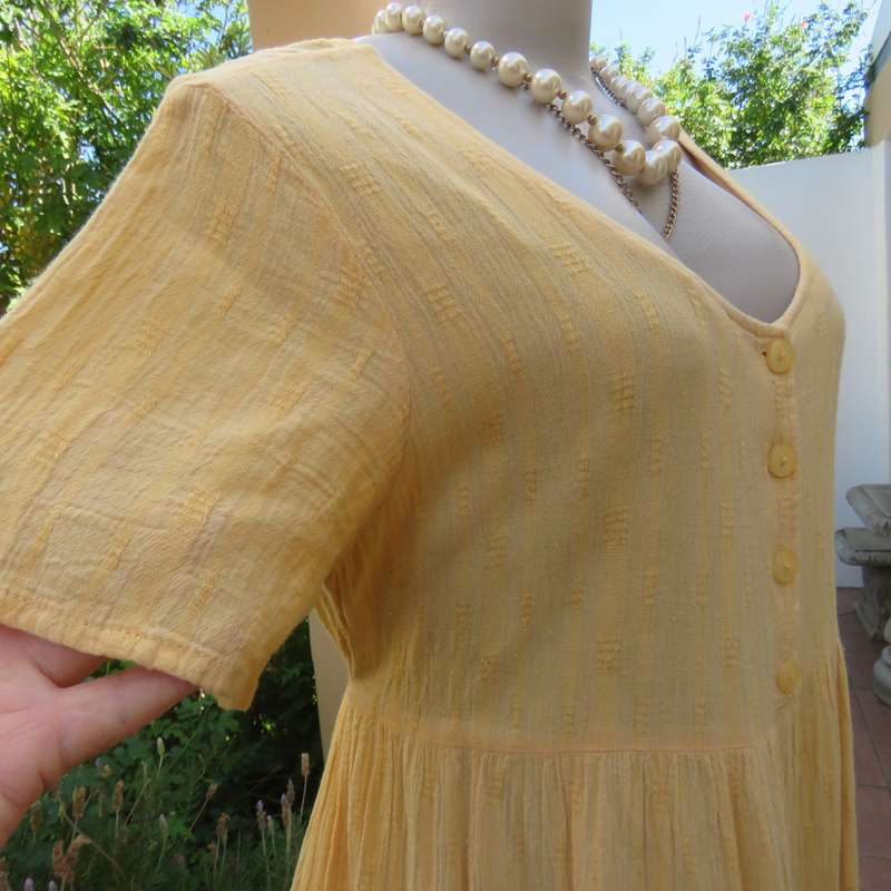 Easy to wear vanilla yellow textured creased polycotton ankle length size 36 dress. Very good cond.
