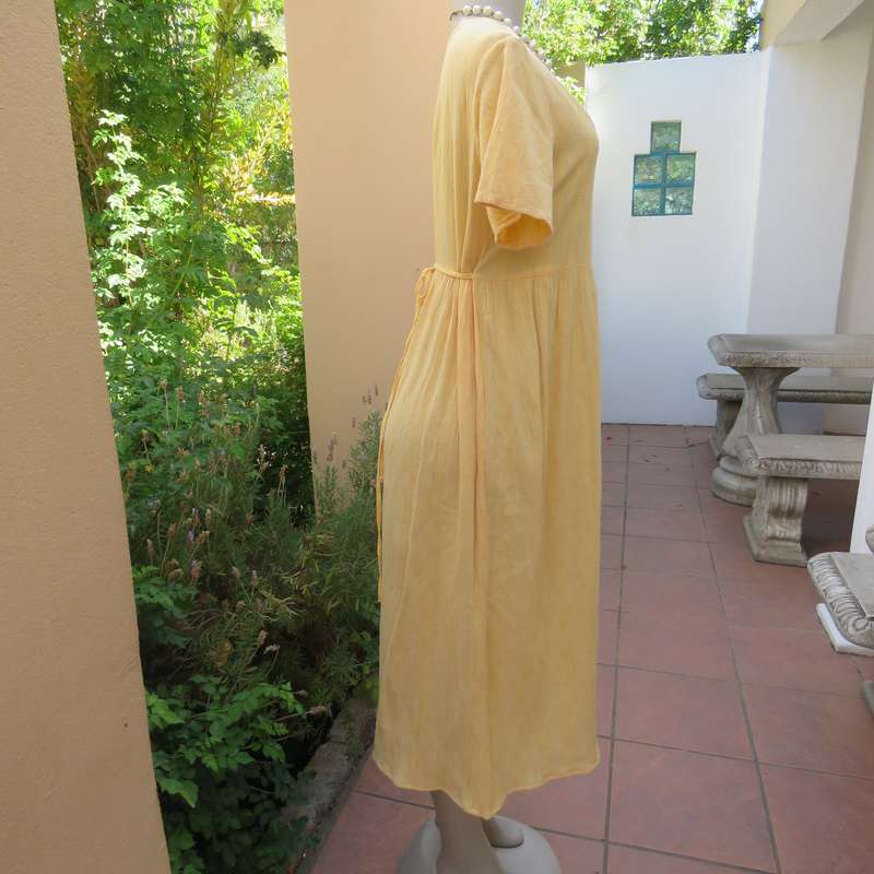 Easy to wear vanilla yellow textured creased polycotton ankle length size 36 dress. Very good cond.