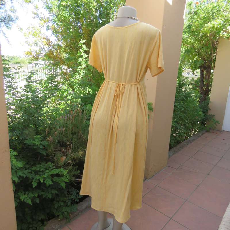 Easy to wear vanilla yellow textured creased polycotton ankle length size 36 dress. Very good cond.