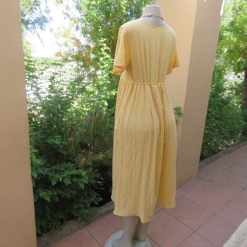 Easy to wear vanilla yellow textured creased polycotton ankle length size 36 dress. Very good cond.