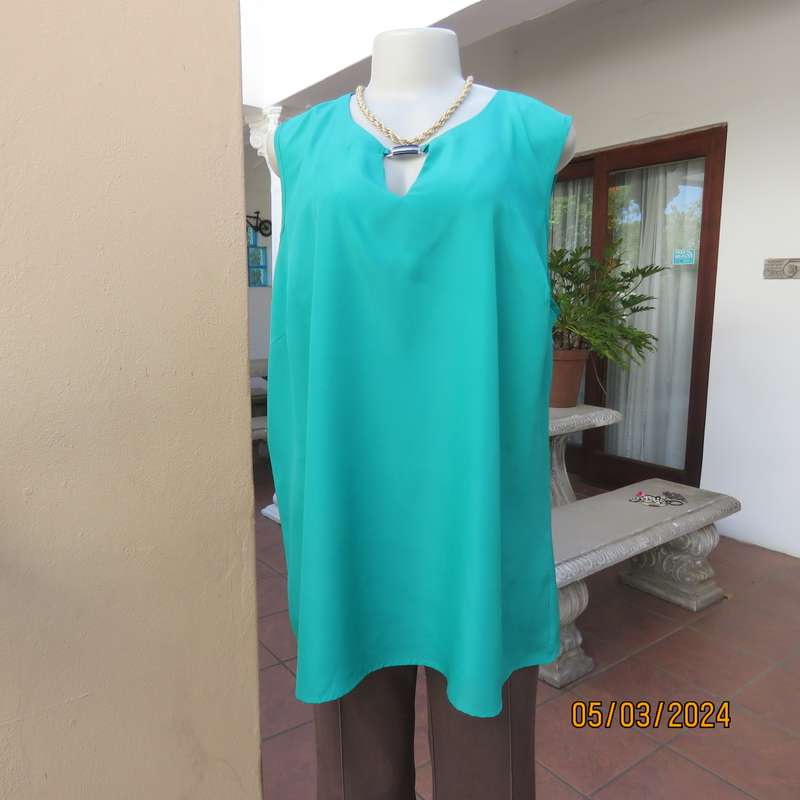 FASHION EXPRESS size 46 emerald green slip over sleeveless top. Round neck with short V-buckle