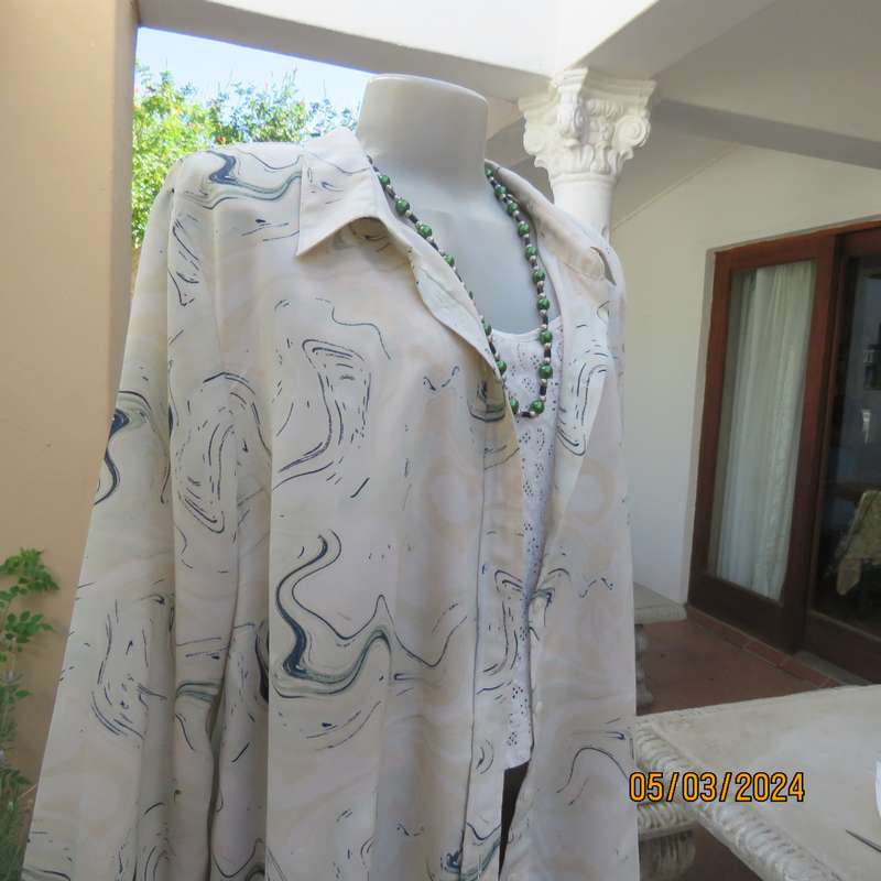 Oversized long sleeve size 46 marble patterned shirt in greens and cream . Button down -shirt collar