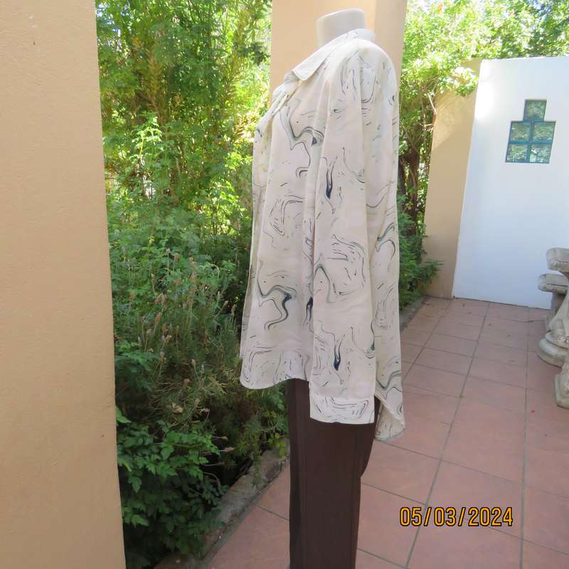 Oversized long sleeve size 46 marble patterned shirt in greens and cream . Button down -shirt collar