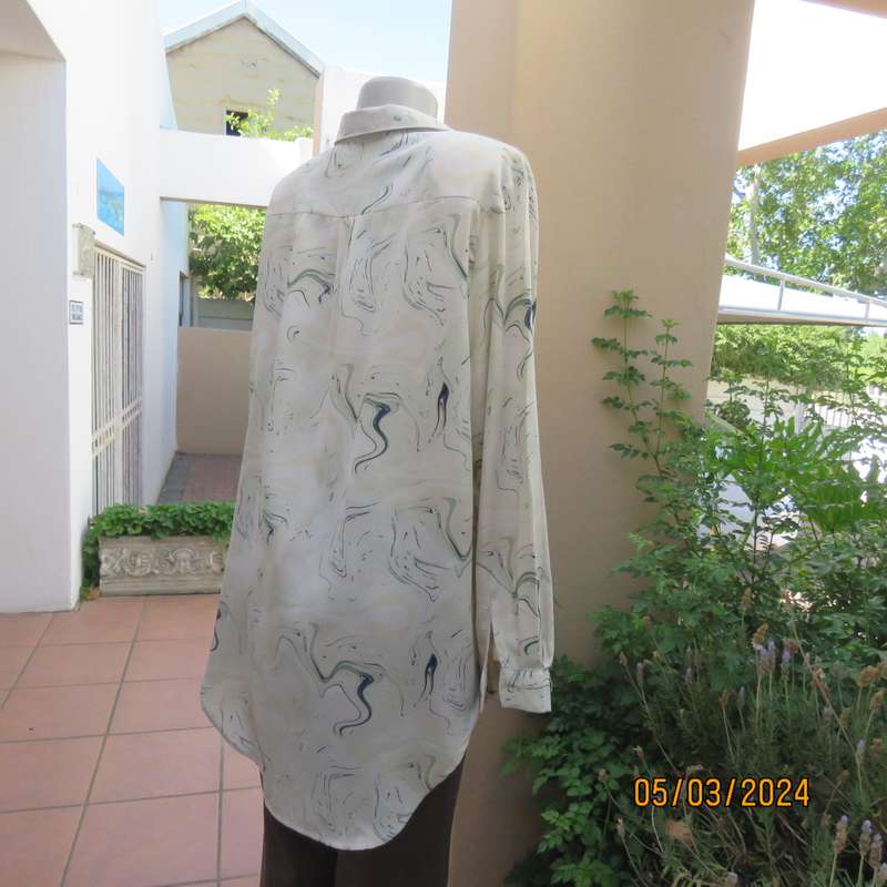 Oversized long sleeve size 46 marble patterned shirt in greens and cream . Button down -shirt collar