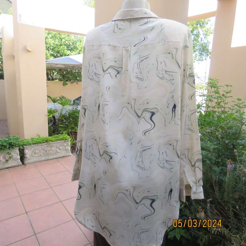 Oversized long sleeve size 46 marble patterned shirt in greens and cream . Button down -shirt collar