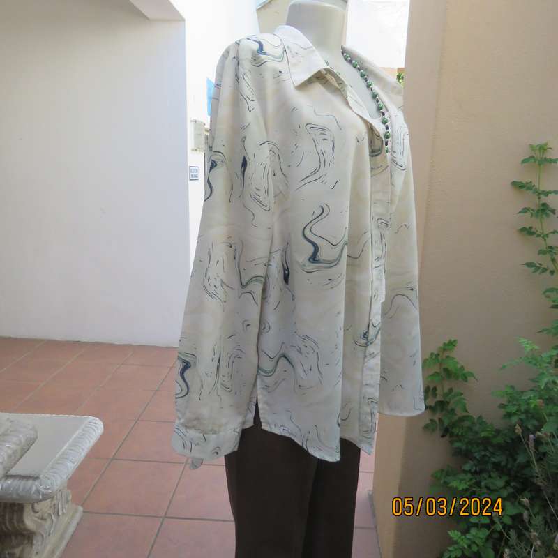 Oversized long sleeve size 46 marble patterned shirt in greens and cream . Button down -shirt collar