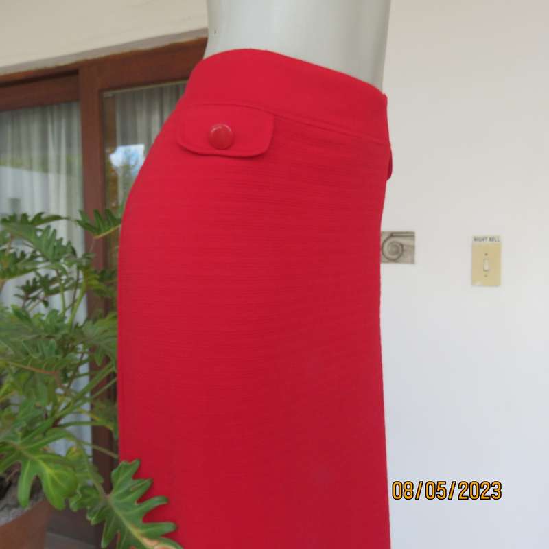 MILADYS red poly-rayon stretch lined skirt size 42-44. Fully lined.